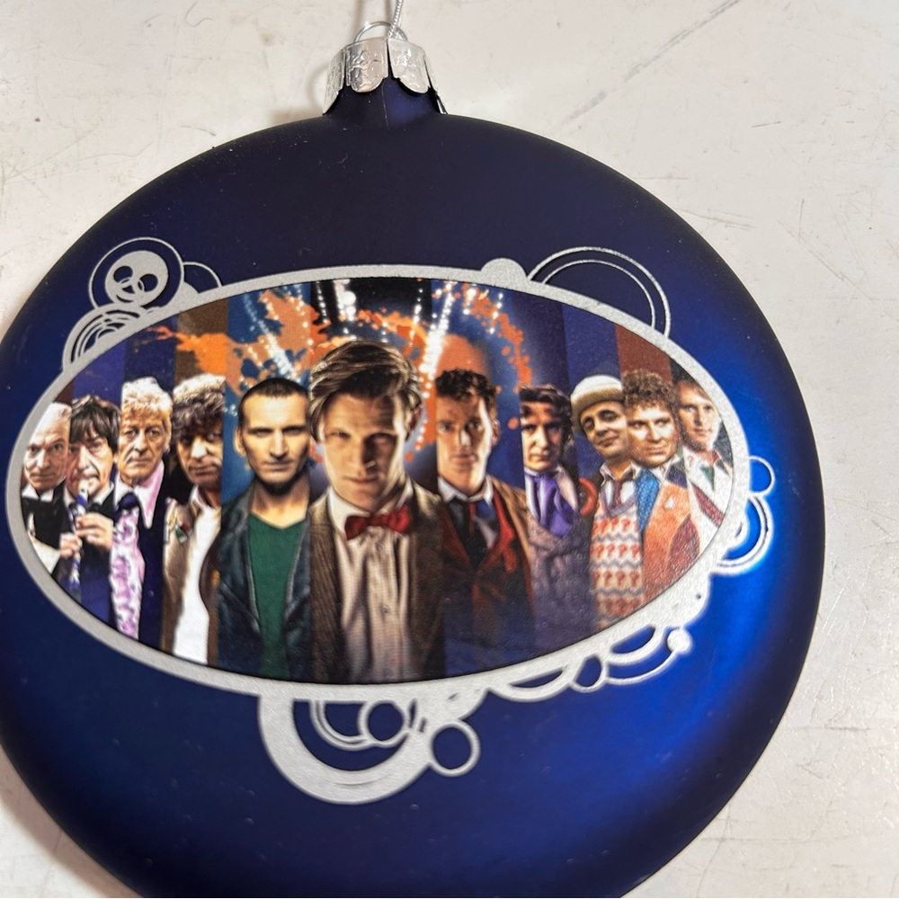 Doctor Who handcrafted glass Christmas tree ornament - Picture 4 of 8